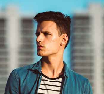 一秒发1000条手机号的软件